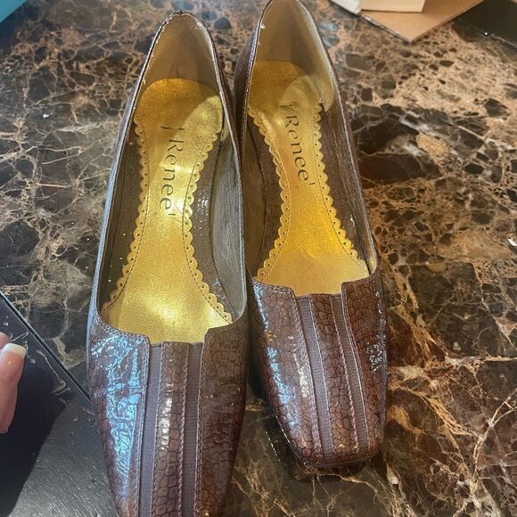 J Renee Gold Framed Heel! - Picture 13 of 15